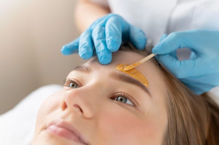 Full Face with Eyebrows (Strip Wax) (F)