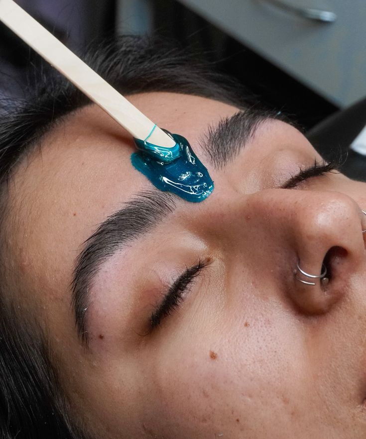 Middle of Brows (Hot Wax) (F)