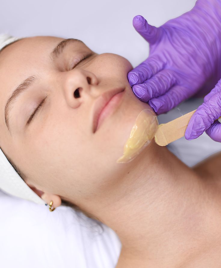 Chin (Hot Wax) (F)