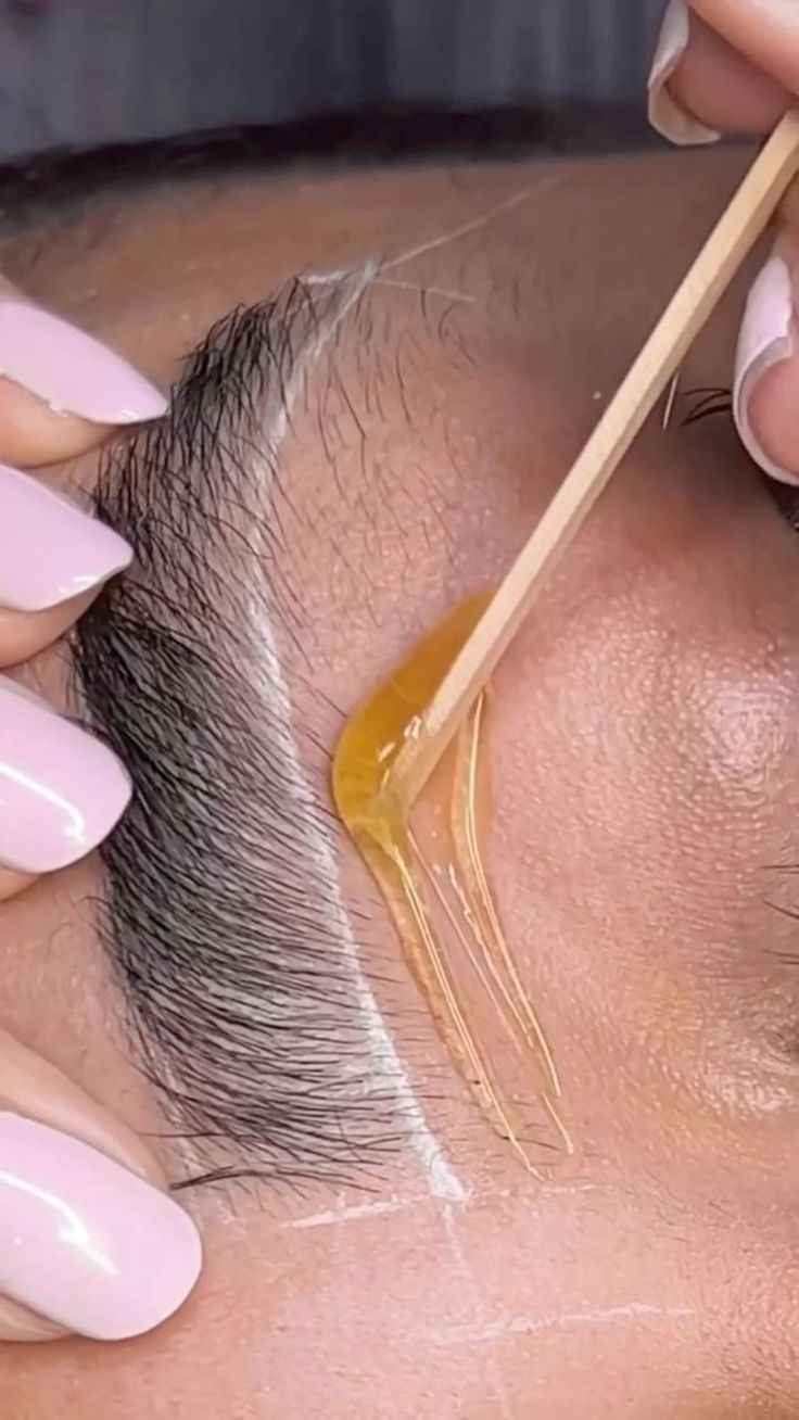 Eyebrows (Hot Wax) (F)