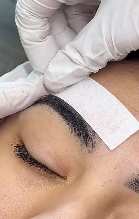 Eyebrows (Strip Wax) (Male)